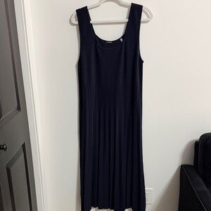 Elle Tahari Elegant Navy Blue Sleeveless Dress